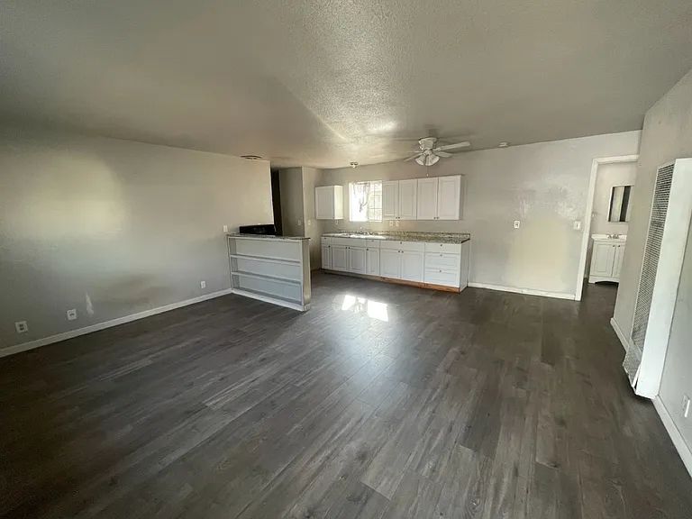 230 Acacia Ave — Photo 3