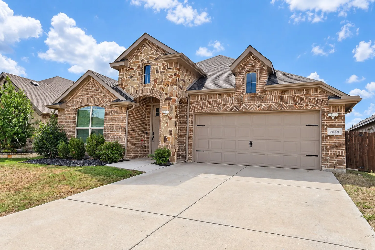 4 bed, 2159 sqft, $2,950 — Photo 2