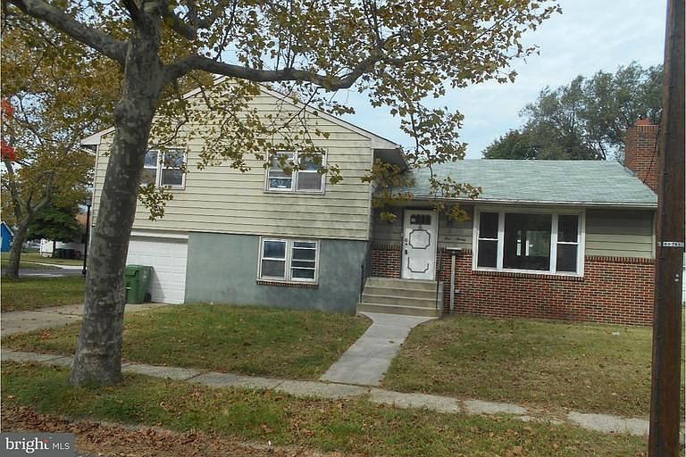 2nd image of 507 W 2nd St