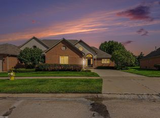 33827 Au Sable Dr #25, New Baltimore, MI 48047