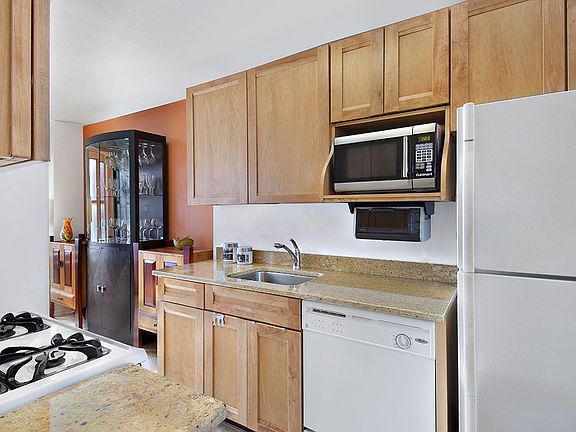 5th image of 137 E 36th St #18C