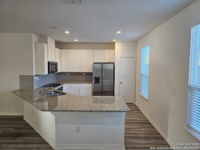3 bed, 2.5 bath, 1855 sqft, $2,175 — Photo 4