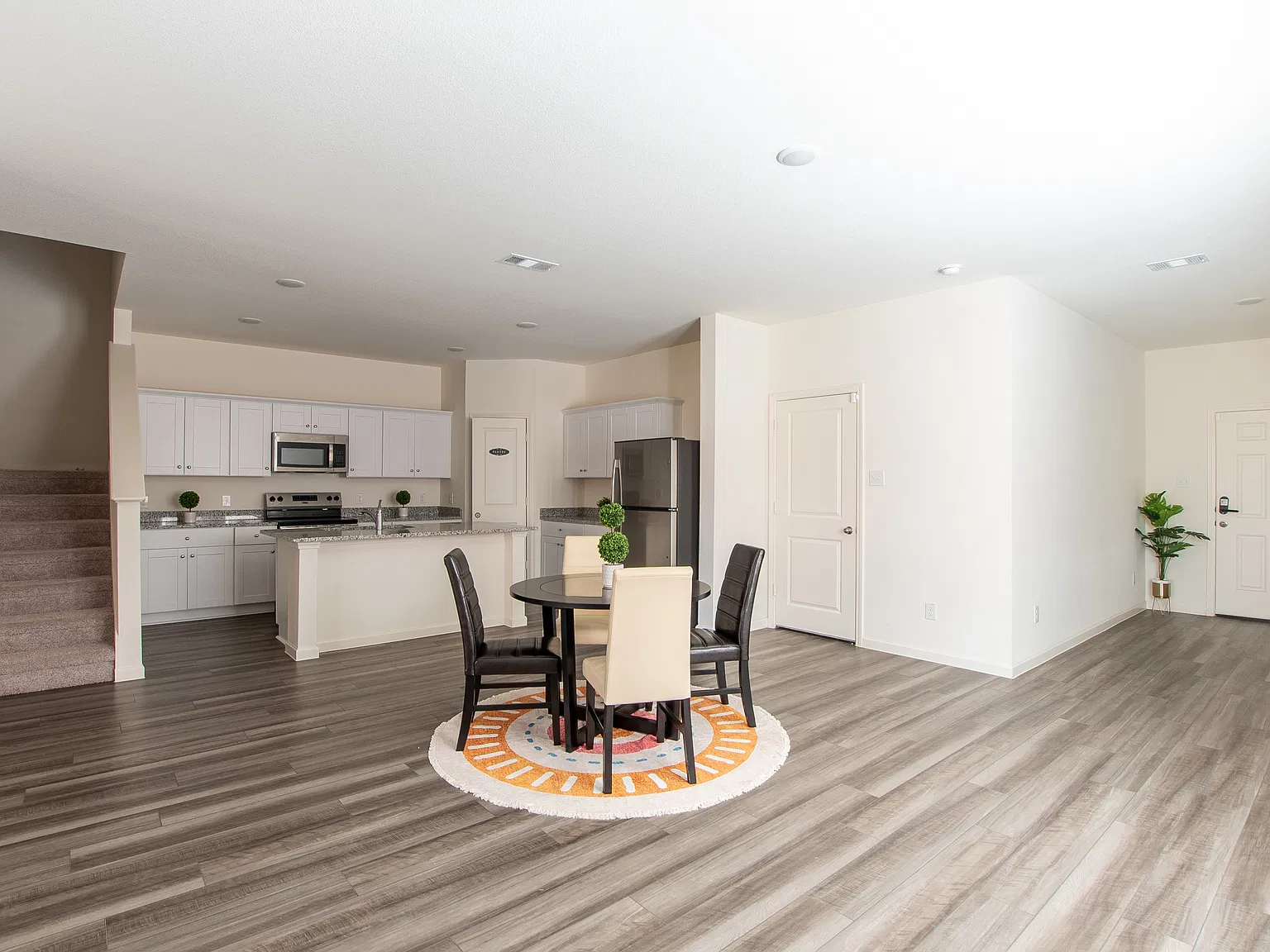 5 bed, 2909 sqft, $2,750 — Photo 4
