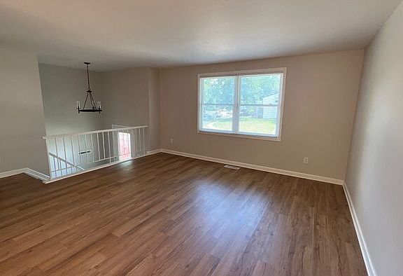3rd image of 3299 Beachworth Dr