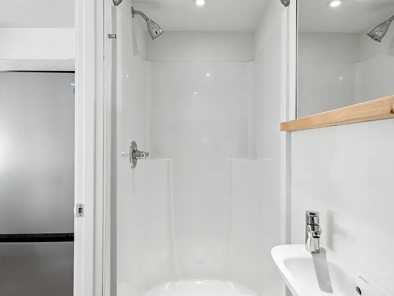 Full-size Shower