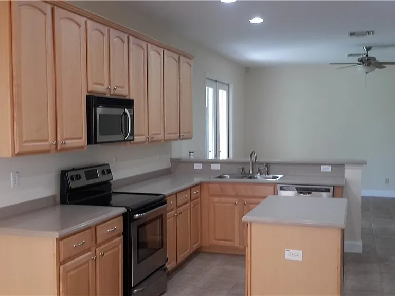 2054 Willow Branch Dr — Photo 2