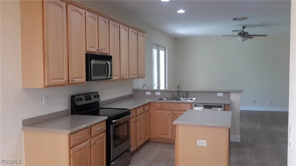 Building Photo - 2054 Willow Branch Dr
