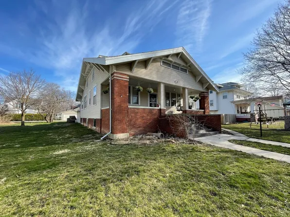 304 E Scott St, Tuscola, IL 61953