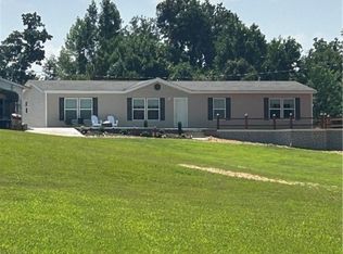 867 Charlotte Dr, Leon, WV 25123