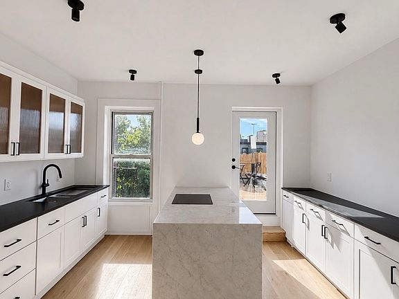 3rd image of 20 Strong Pl #Penthouse