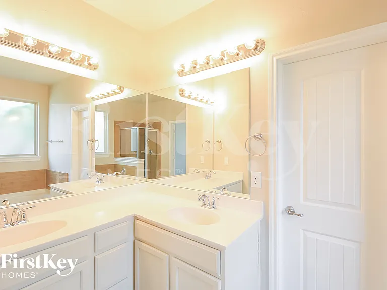 9708 Allie Hope Ln — Photo 12