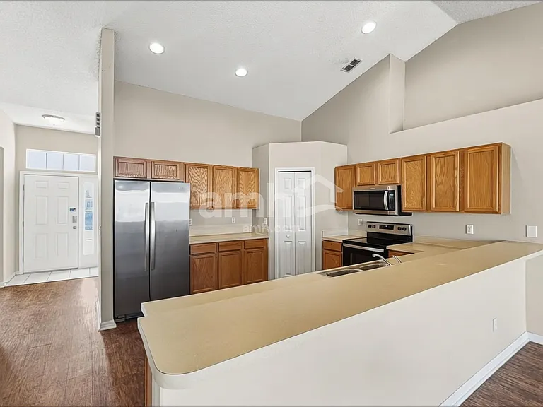 315 Colony Ct — Photo 4