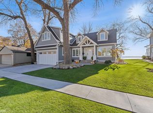 537 N Shore Dr, Clear Lake, IA 50428