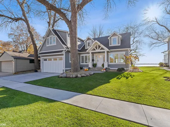 537 N Shore Dr, Clear Lake, IA 50428