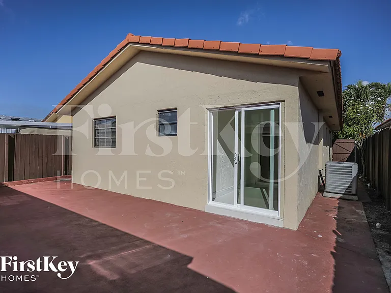 2664 W 70th Pl — Photo 16
