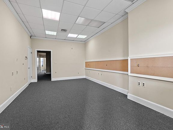 3rd image of 28 E 25th St
