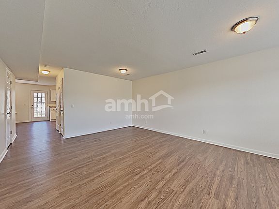 4th image of 2148 Spring Hill Cir