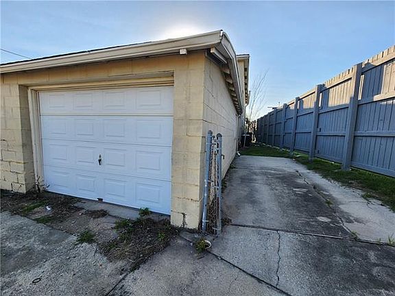 3rd image of 5725 Canal Blvd