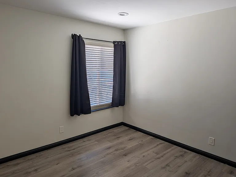 824 Sheridan St — Photo 6