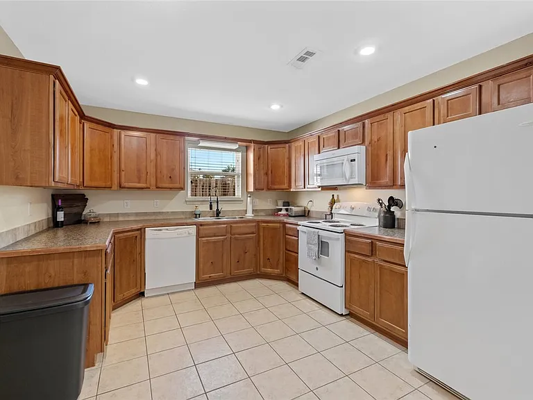 4462 W Alberta St — Photo 11