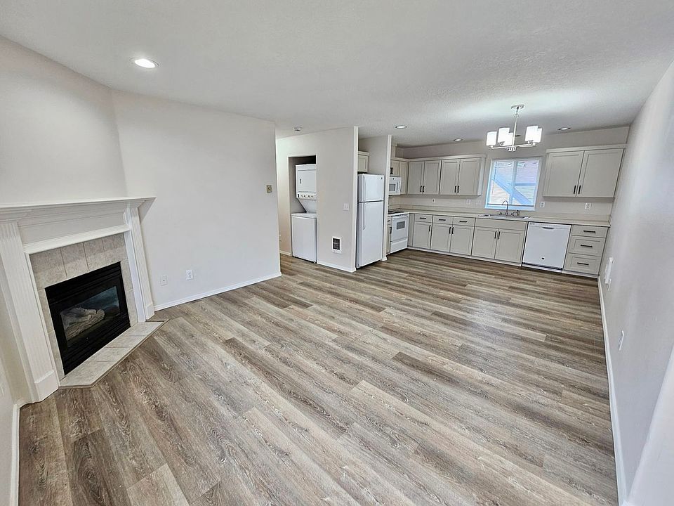1st image of 14553 SE Lone Pine Dr #0