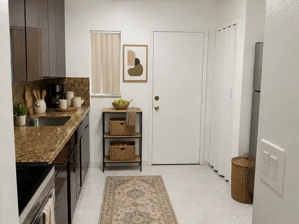 1950 W 54th St APT 214, Hialeah, FL 33012