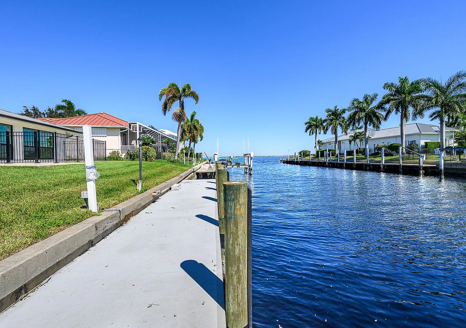 Quintessential Waterfront Rental With Sailboat Access — Photo 2