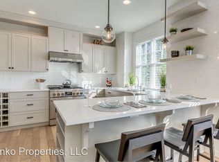 21 SW Meade St UNIT A, Portland, OR 97201