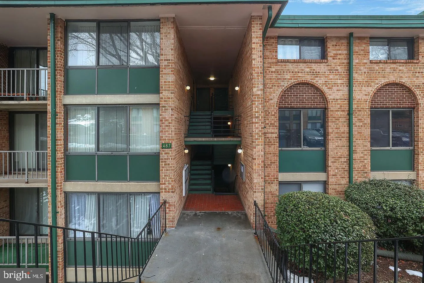 1 bed, 1.0 bath, 818 sqft, $1,900 — Photo 2