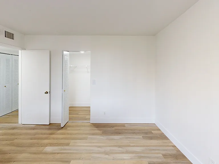 Somerset Grove Apartments — Photo 31