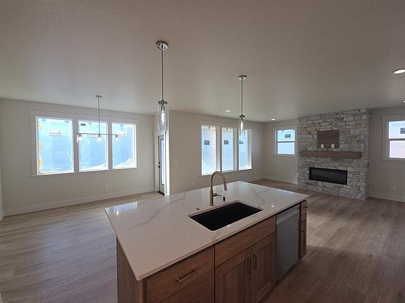 5th image of 2205 W Cascade Way