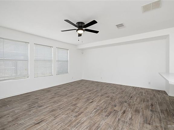 5th image of 4104 Petunia Ave
