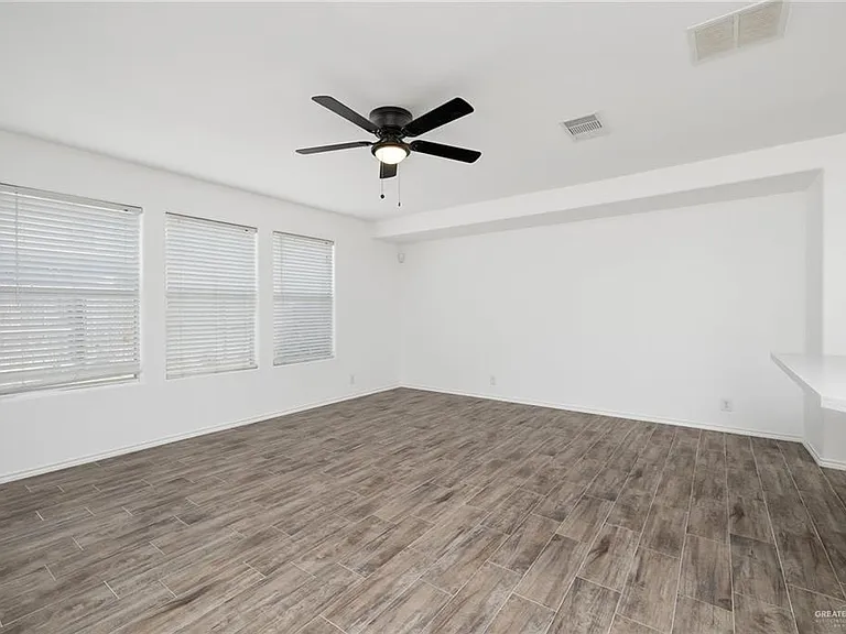 4104 Petunia Ave — Photo 5