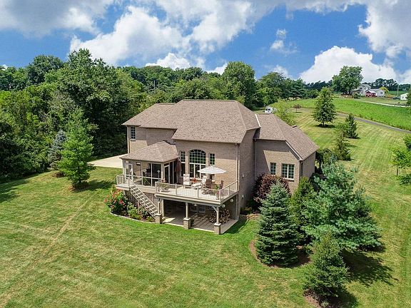4th image of 2855 Henderson Ln