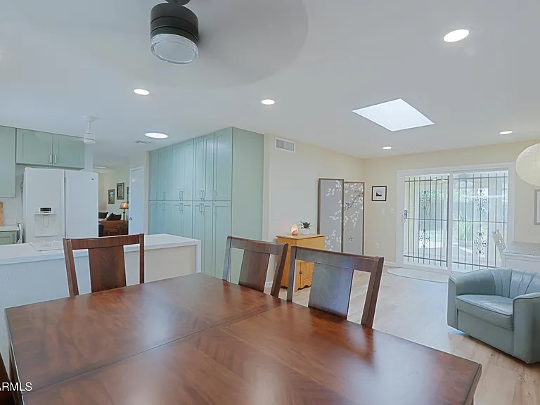 703 E Auburn Dr — Photo 13