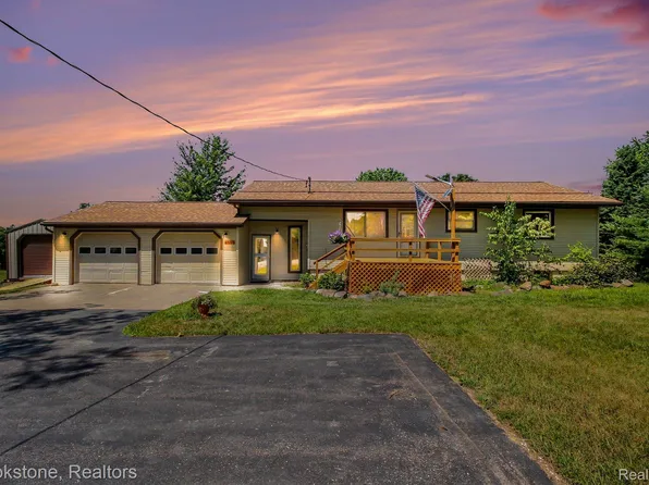4555 Lonsberry Rd, Columbiaville, MI 48421