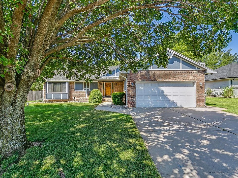 1st image of 127 Chapel Dr