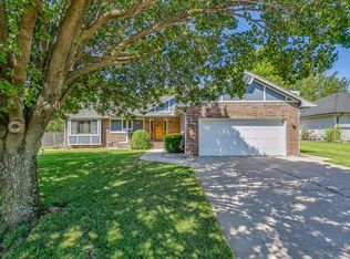 127 Chapel Dr, Andover, KS 67002