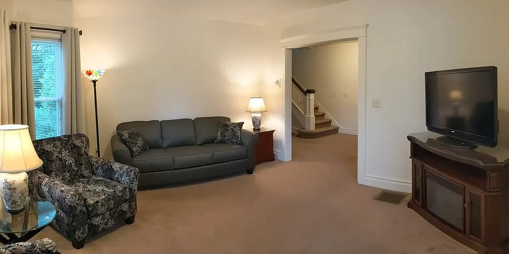 4 bed, 1.5 bath, 1700 sqft, $840 — Photo 3