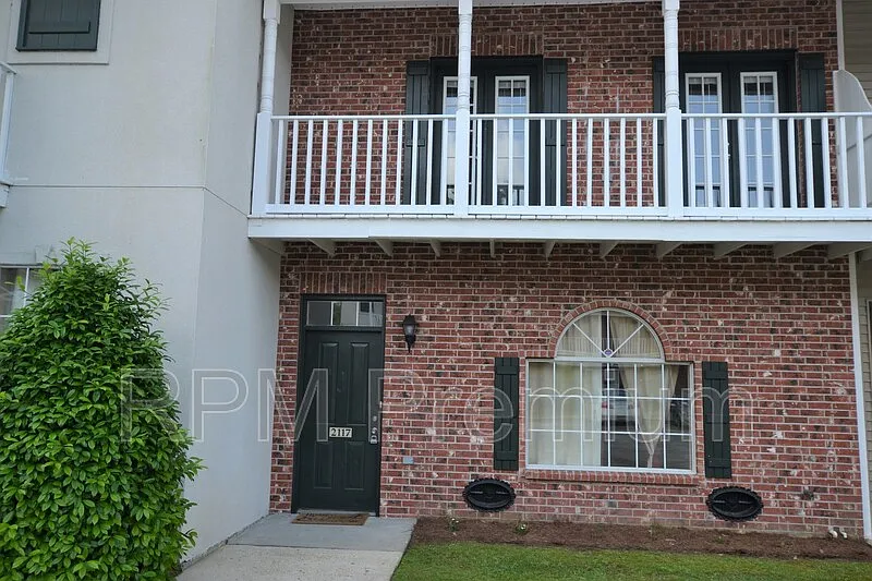 2 bed, 2.5 bath, 1374 sqft, $1,395 — Photo 2