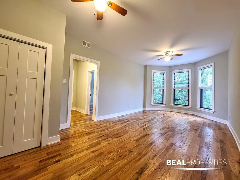641 W Oakdale Ave #3 — Photo 2