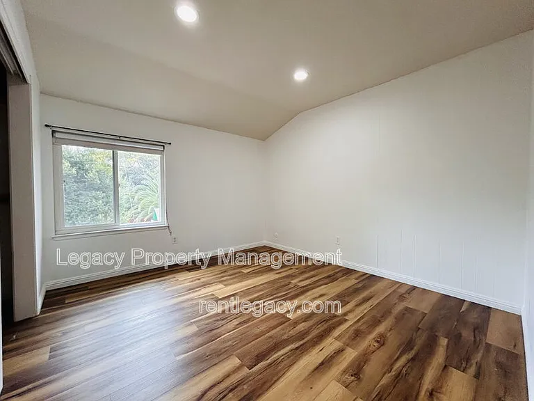 493 Dahlia St — Photo 28