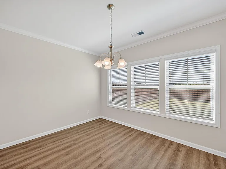 255 Mansell — Photo 13