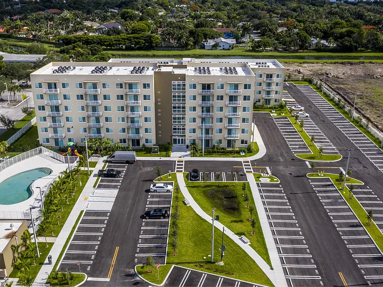 Village at Coral Reef — Photo 15