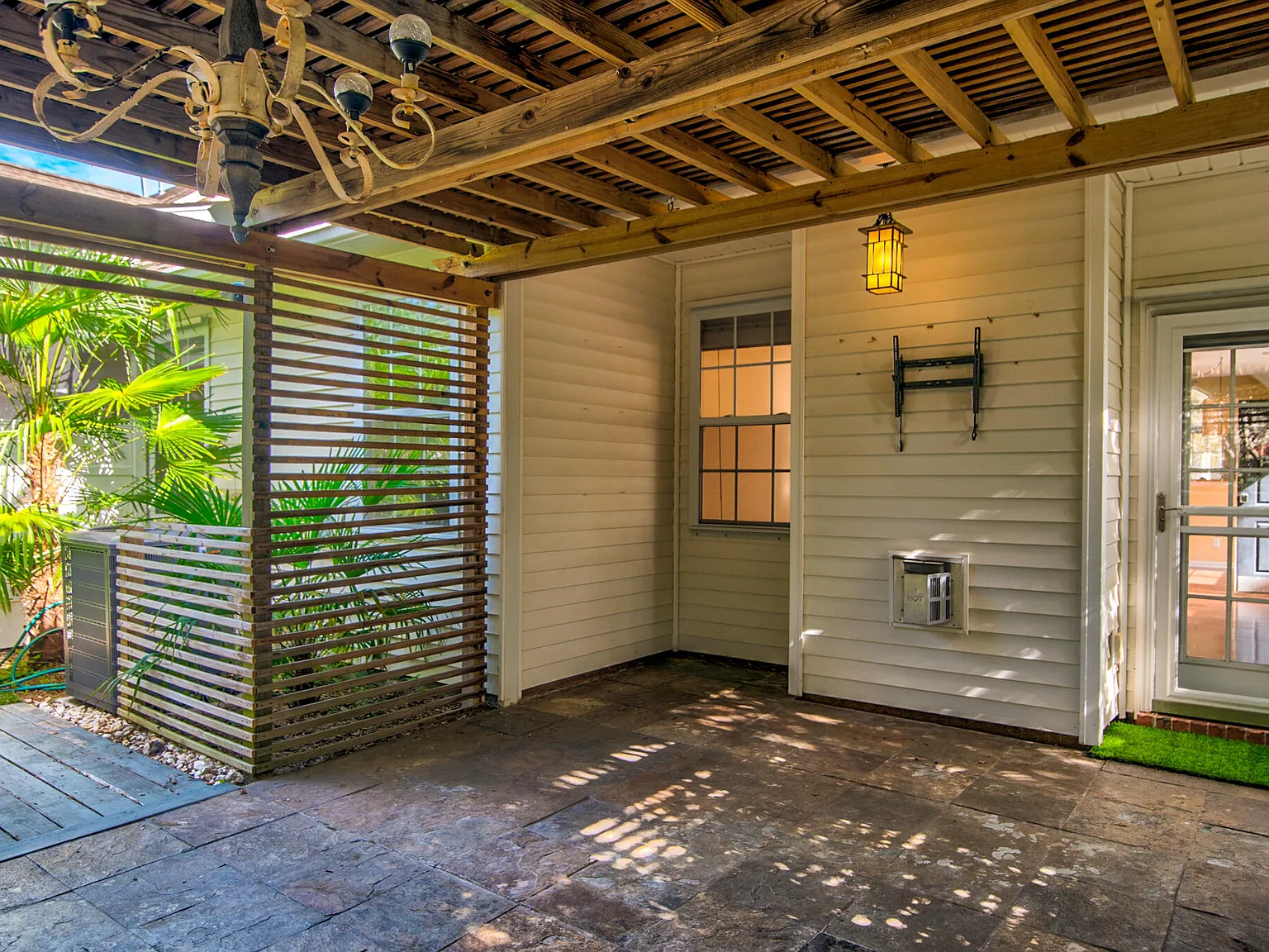 3 bed, 2.5 bath, 1962 sqft, $2,650 — Photo 3
