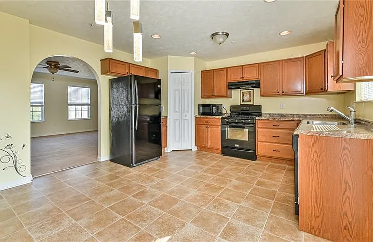 209 Ascot Ct — Photo 16
