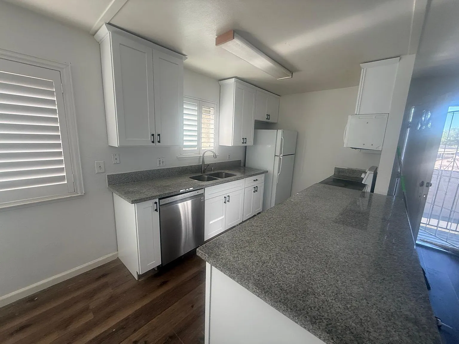 2 bed, 924 sqft, $1,895 — Photo 1