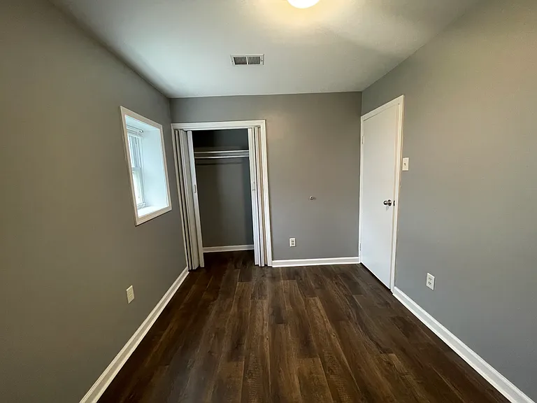 Elmwood Dr — Photo 5