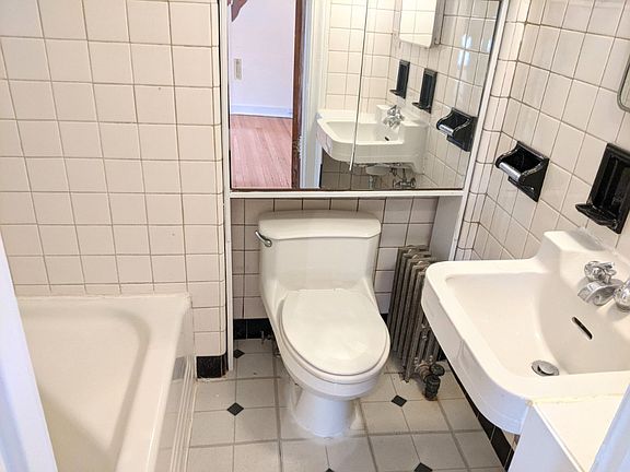 5th image of 1405 W Jarvis Ave #3