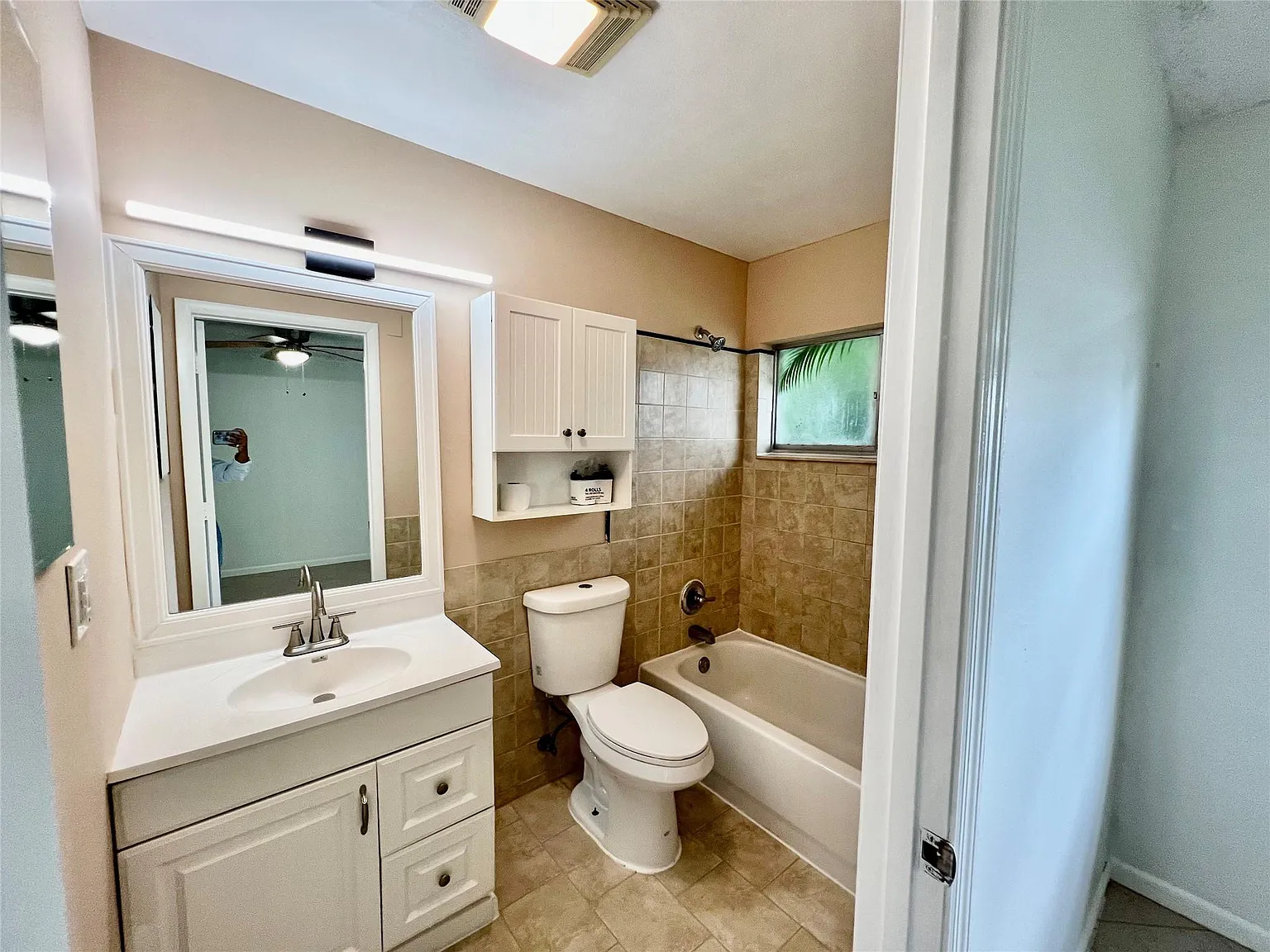 2 bed, 2.5 bath, 910 sqft, $3,000 — Photo 4